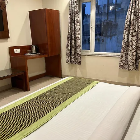 Hotel Sapphire Dx 1 Minutes Walking Distance From New Delhi Railway Station